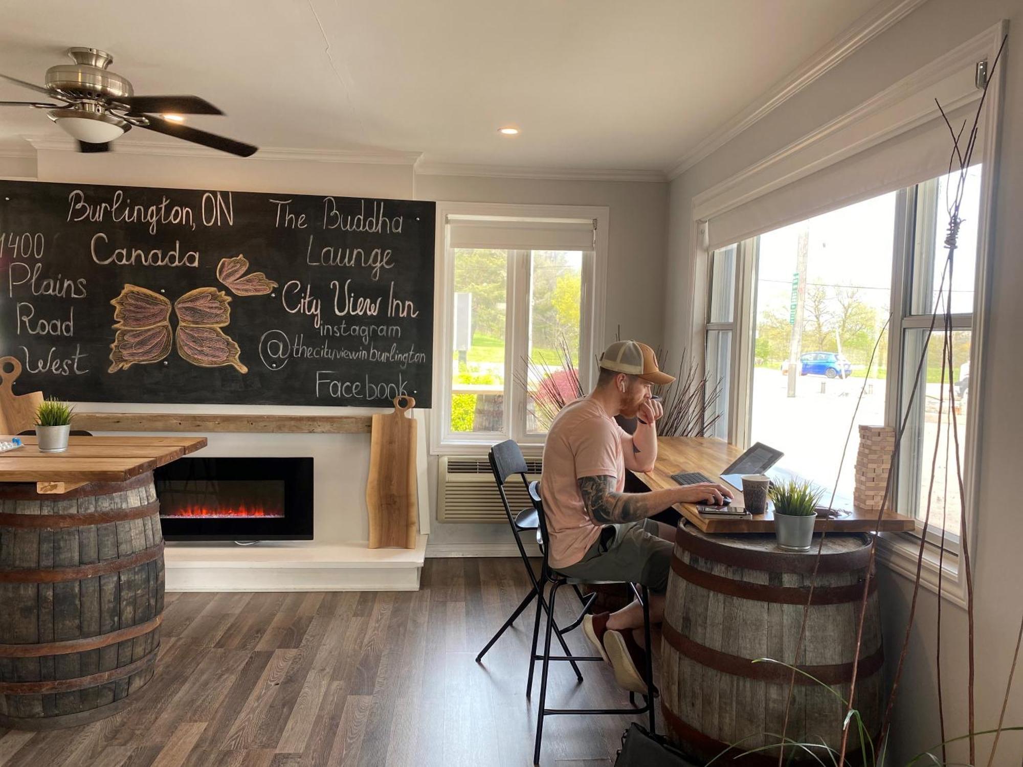 City View Inn Burlington Bagian luar foto
