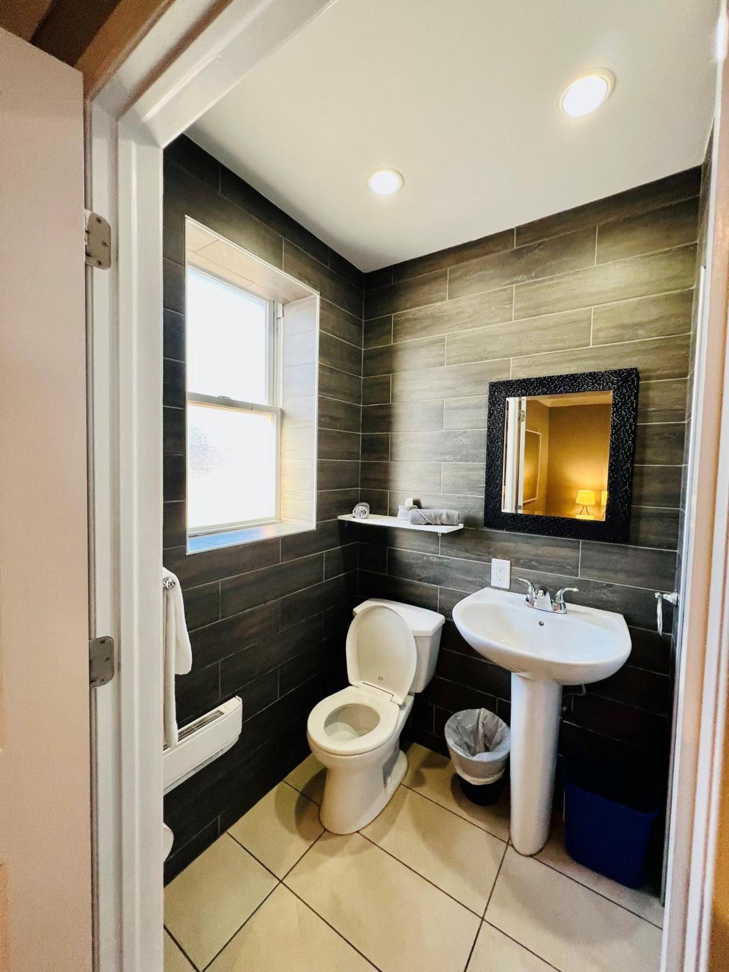 City View Inn Burlington Bagian luar foto