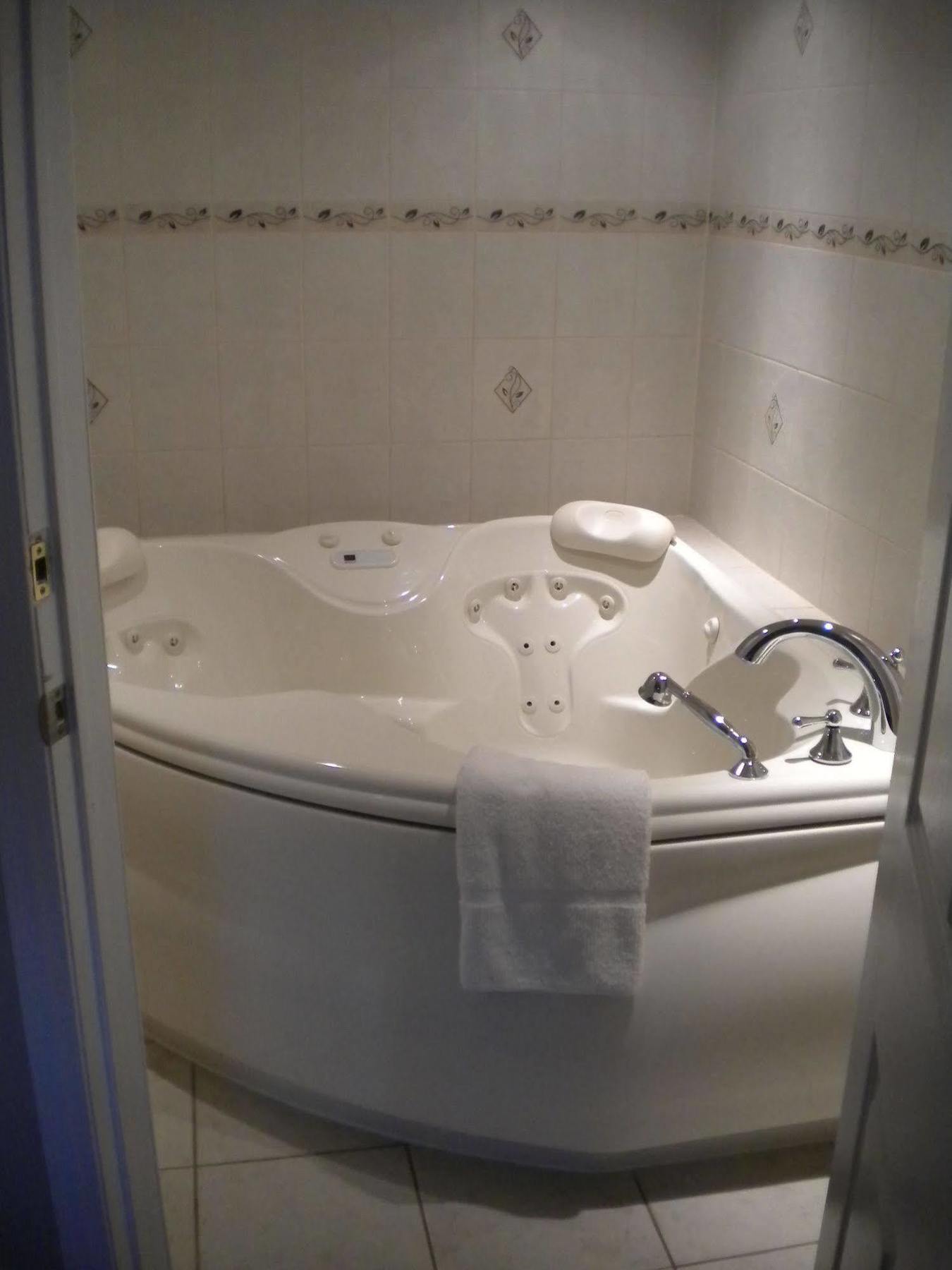City View Inn Burlington Bagian luar foto